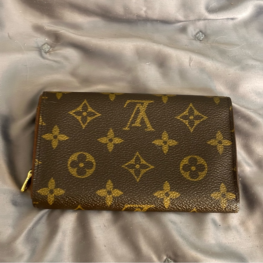 LOUIS VUITTON
Monogram Canvas Tresor preloved - Picture 4 of 7